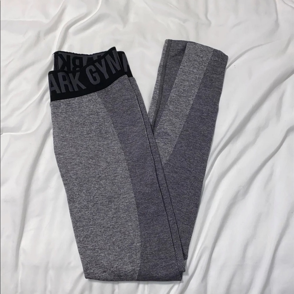Gym shark leggings